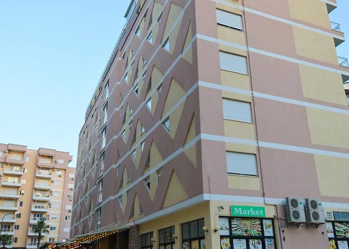 Adria 2 Отель Шенджин