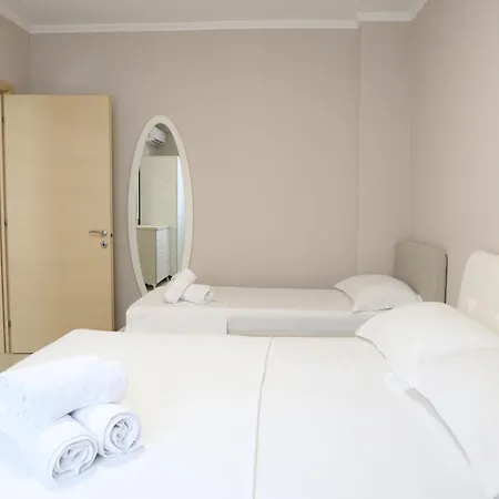 Adria 2 فندق Shëngjin